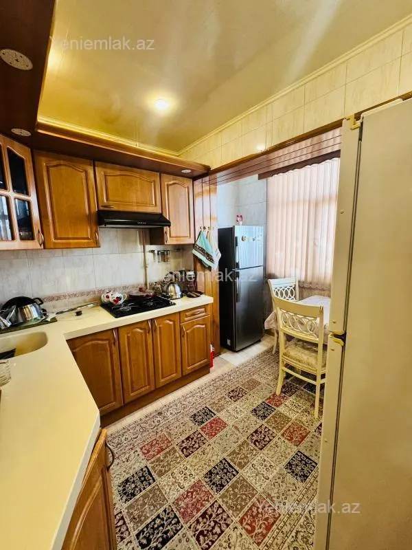 Satılır 5 otaqlı köhnə tikili 150 m²