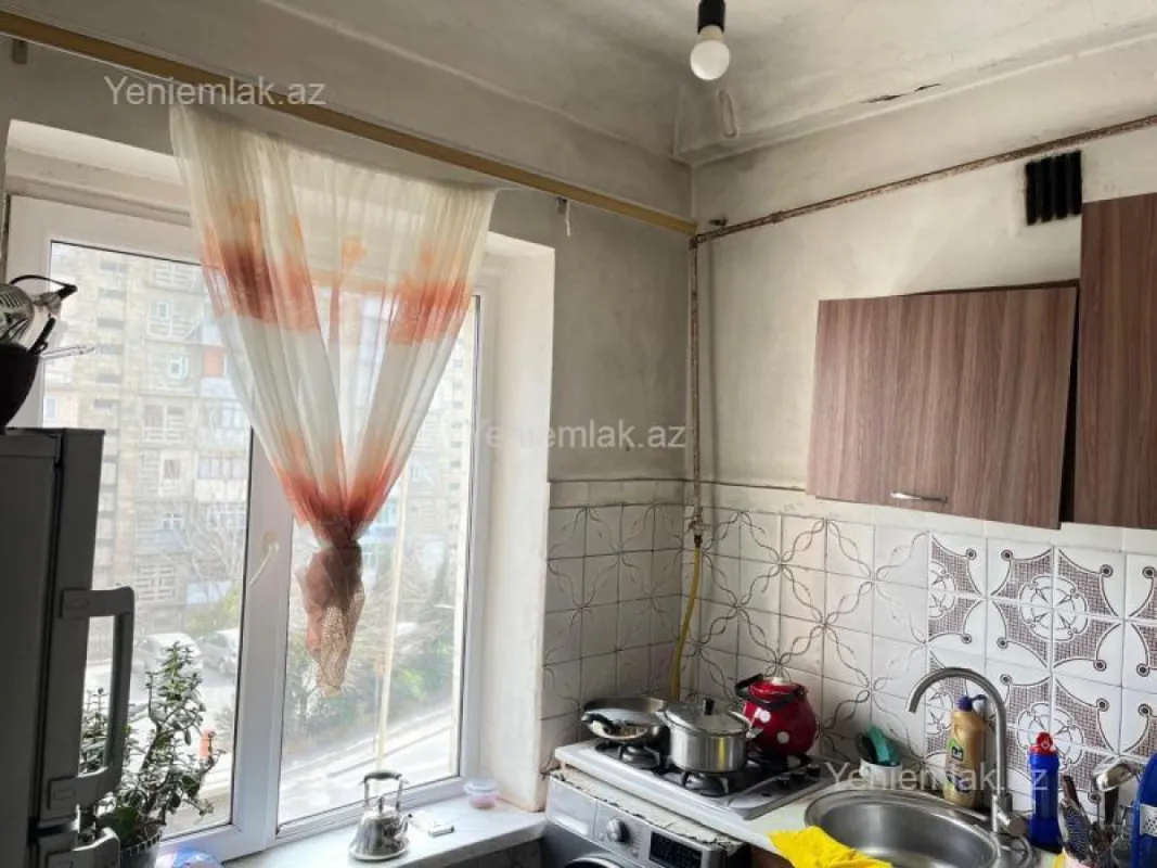 Satılır 2 otaqlı köhnə tikili 50 m²