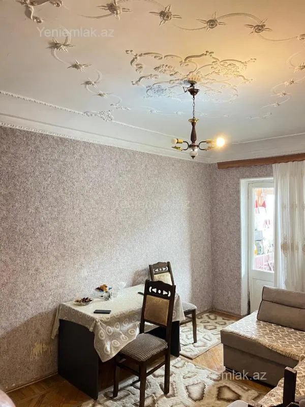Satılır 2 otaqlı köhnə tikili 50 m²