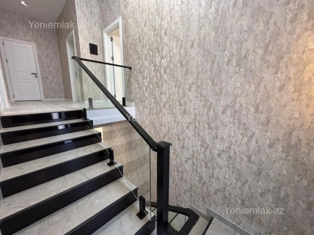 Satılır 6 otaqlı həyət evi 270 m²