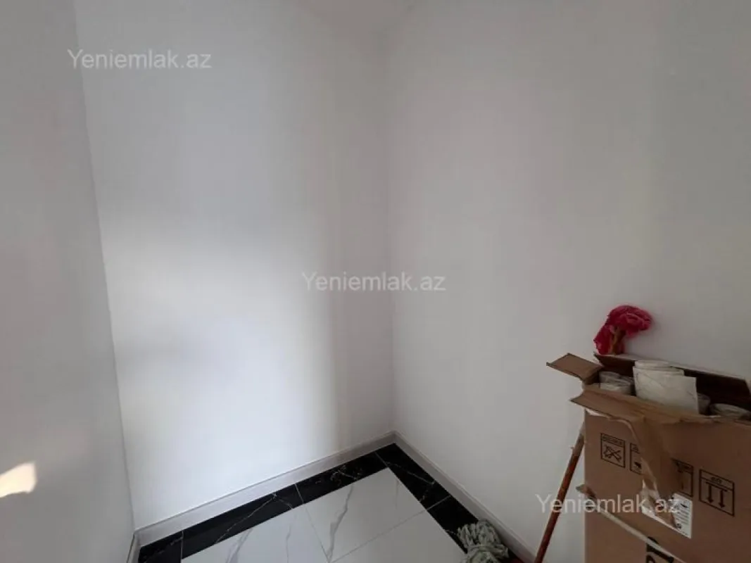 Satılır 6 otaqlı həyət evi 270 m²