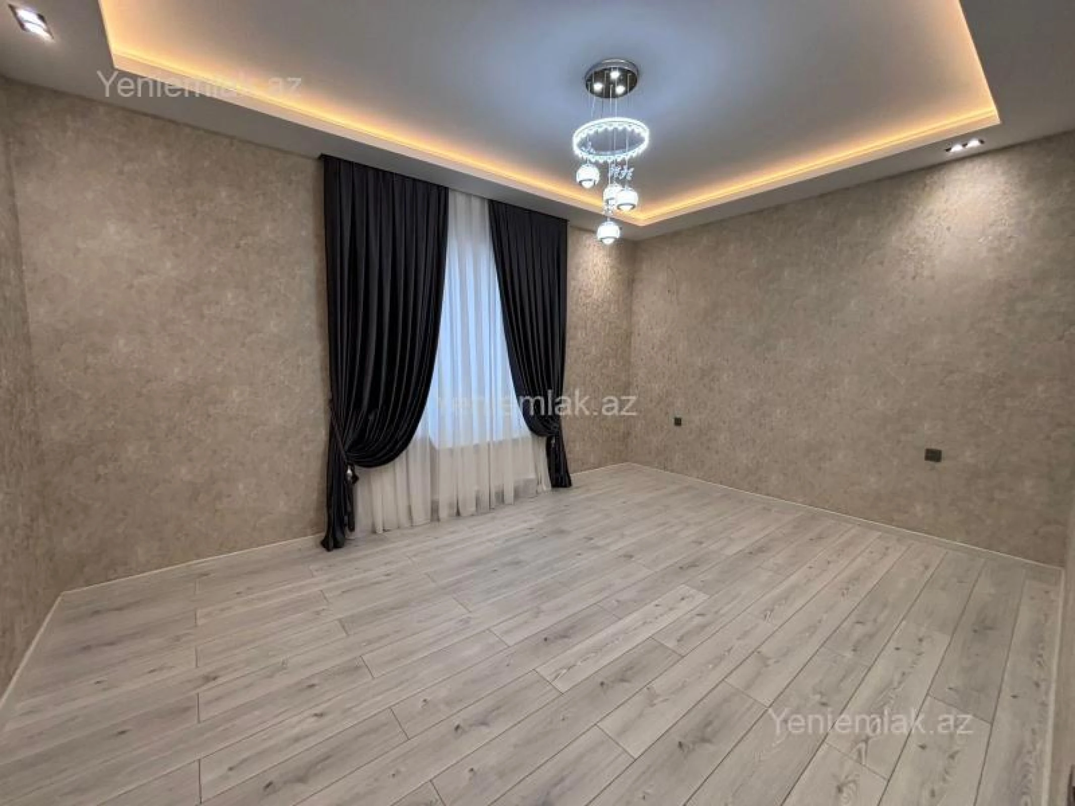 Satılır 6 otaqlı həyət evi 270 m²