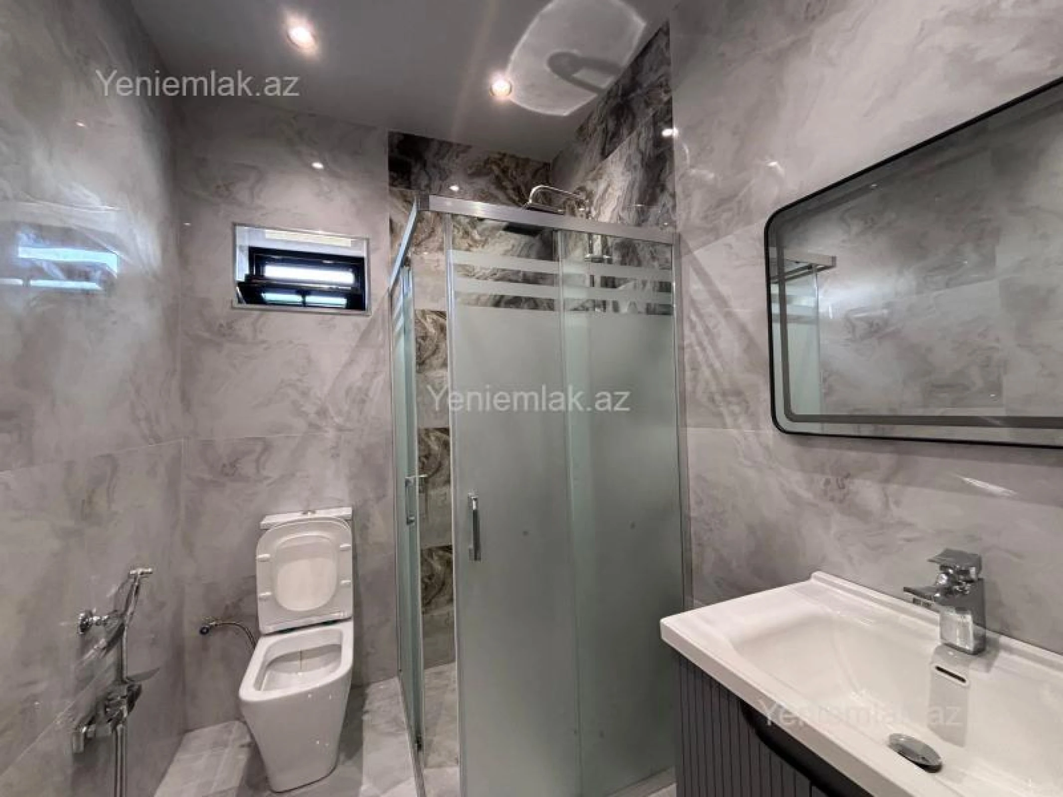 Satılır 6 otaqlı həyət evi 270 m²