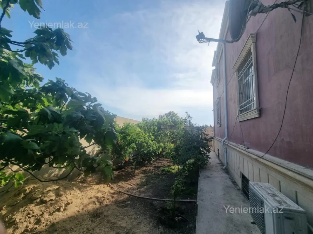 Satılır 7 otaqlı həyət evi 350 m²