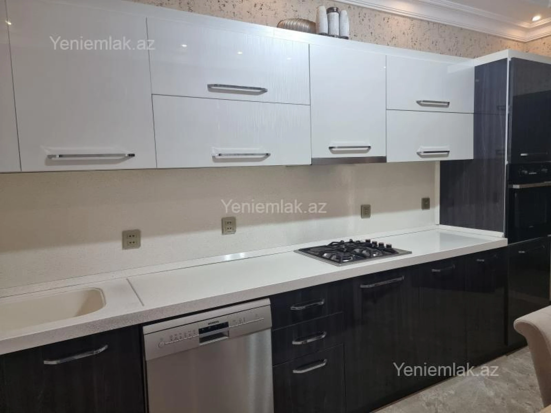 Satılır 7 otaqlı həyət evi 350 m²