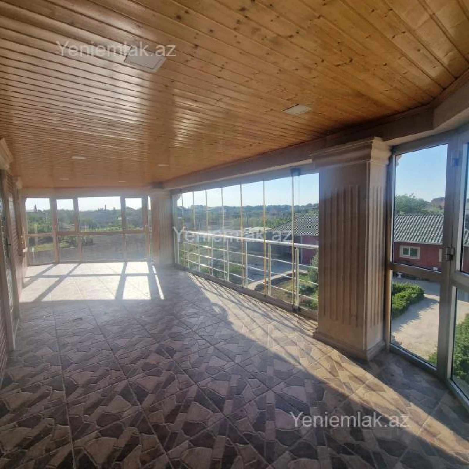 Satılır 7 otaqlı həyət evi 350 m²