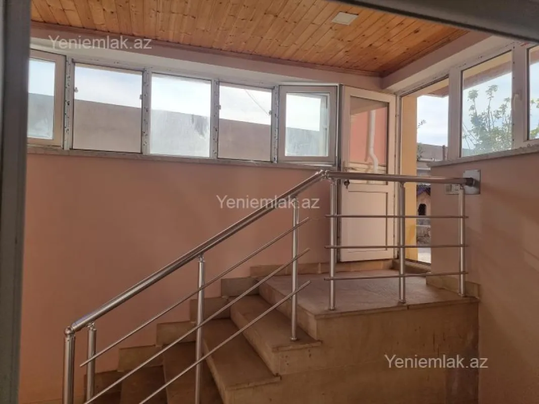 Satılır 7 otaqlı həyət evi 350 m²