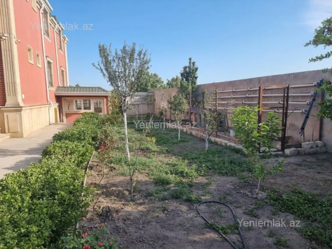 Satılır 7 otaqlı həyət evi 350 m²
