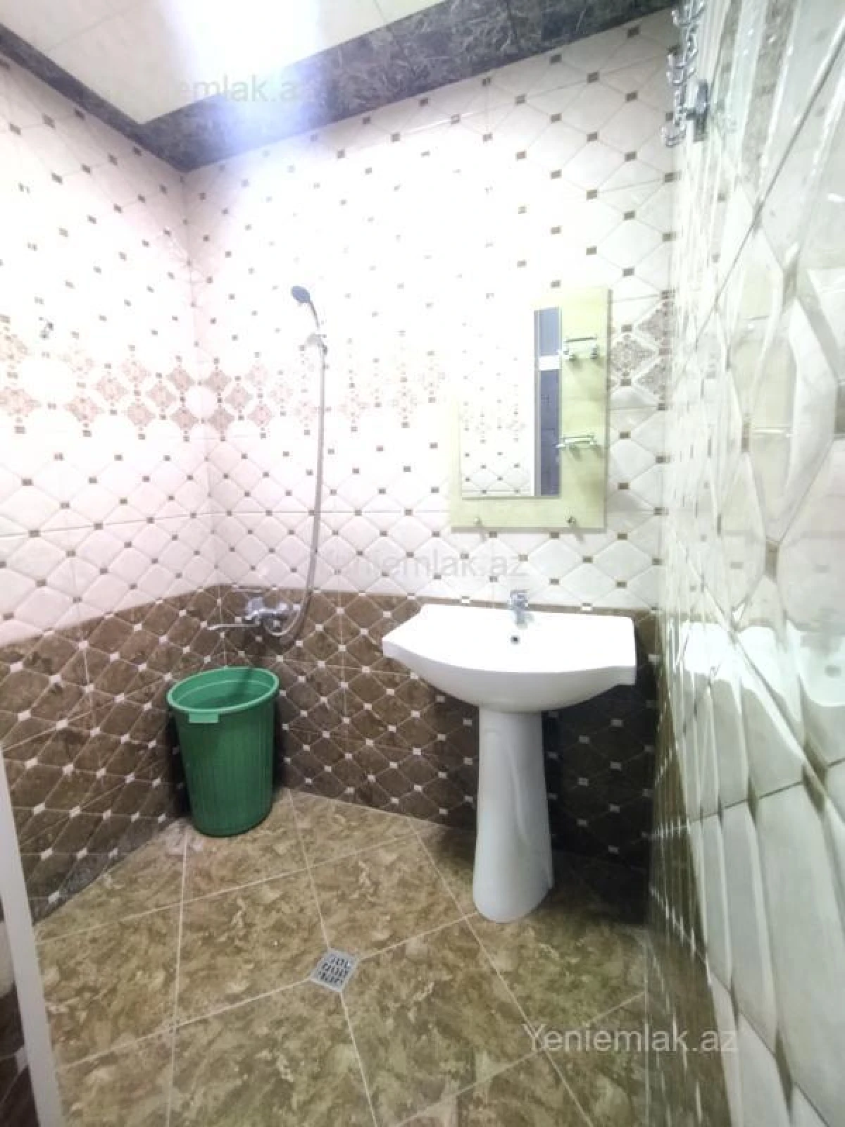 Satılır 2 otaqlı köhnə tikili 55 m²
