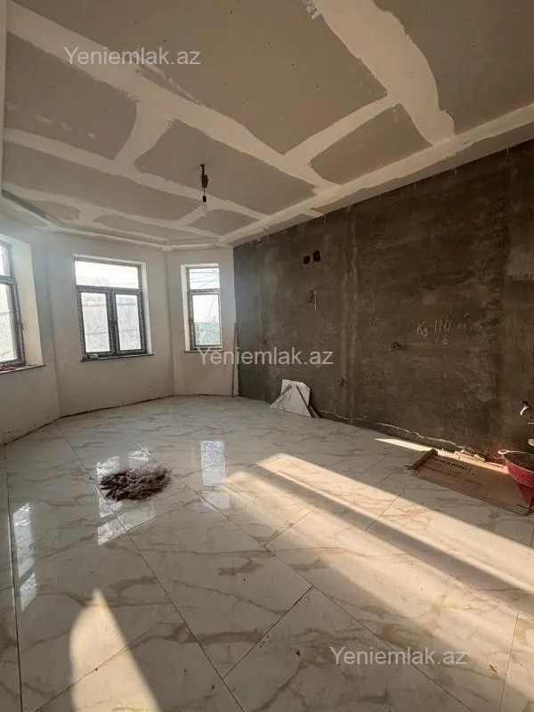 Satılır 8 otaqlı həyət evi 600 m²