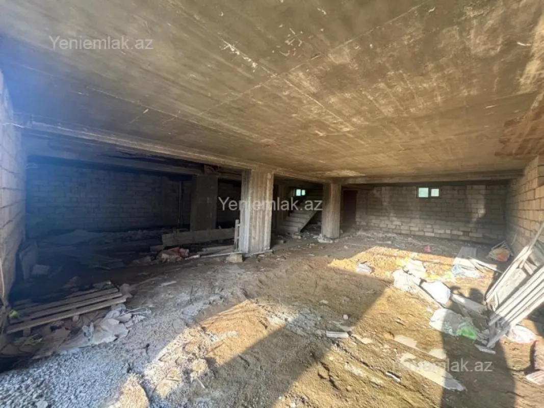 Satılır 8 otaqlı həyət evi 600 m²