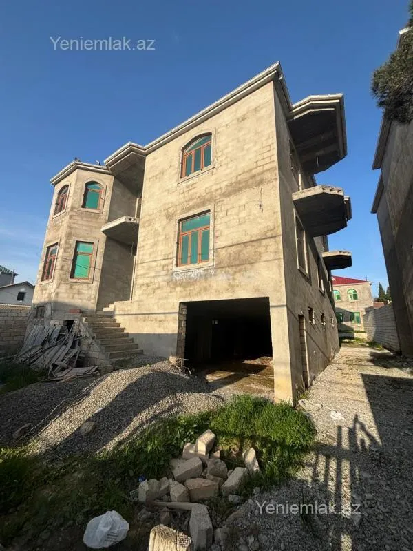 Satılır 8 otaqlı həyət evi 600 m²