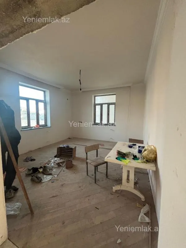 Satılır 8 otaqlı həyət evi 600 m²