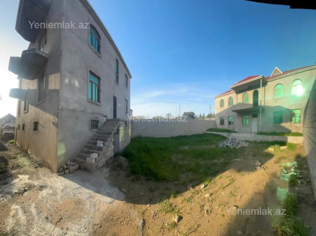 Satılır 8 otaqlı həyət evi 600 m²