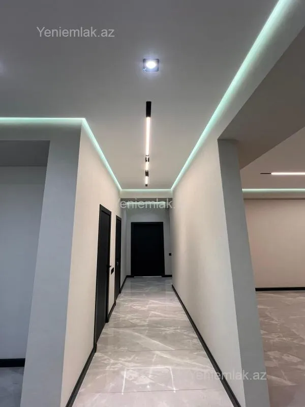 Satılır 3 otaqlı yeni tikili 130.3 m²