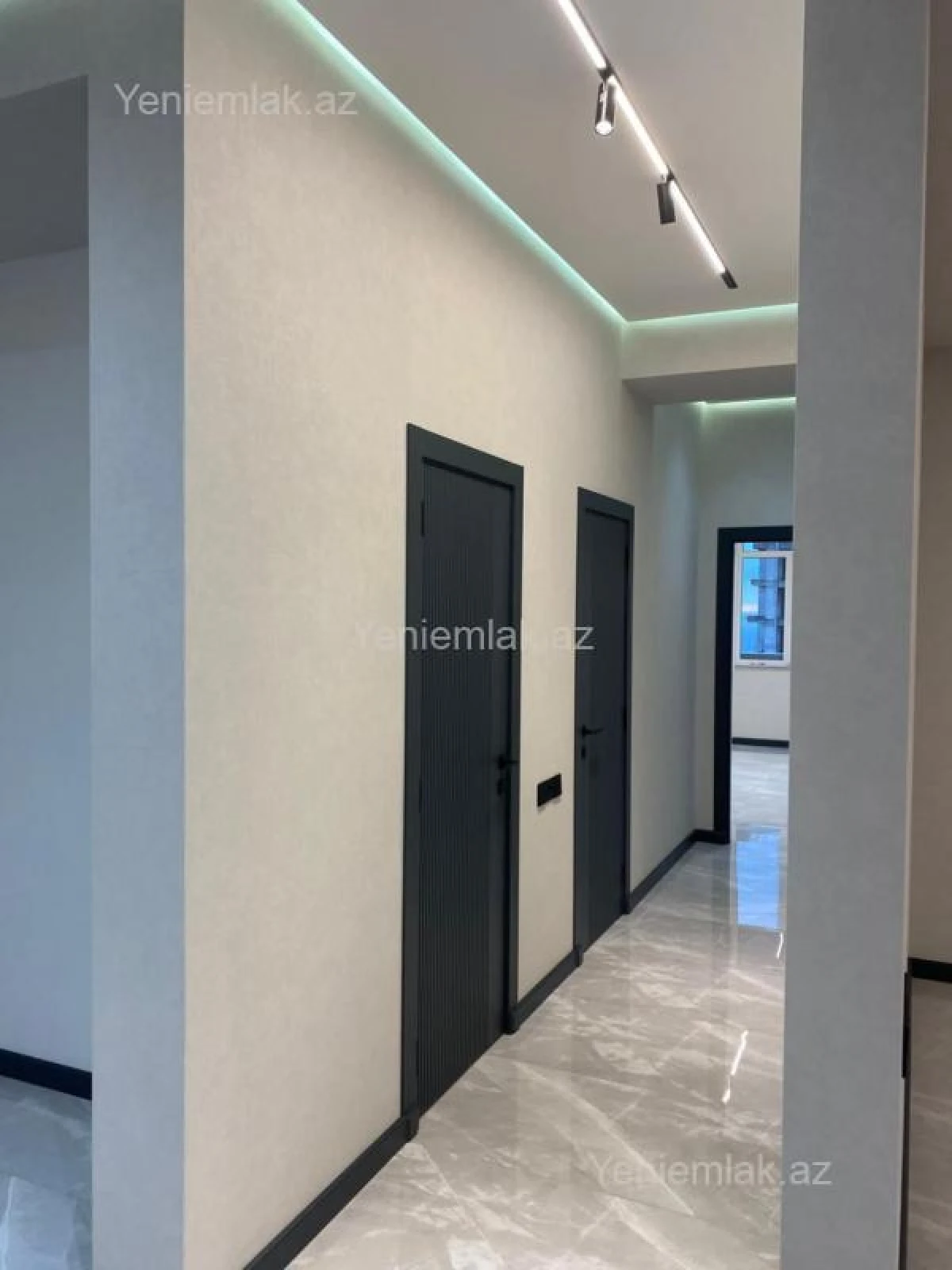 Satılır 3 otaqlı yeni tikili 130.3 m²