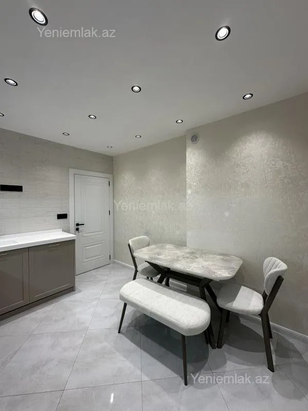 Satılır 2 otaqlı köhnə tikili 65 m²