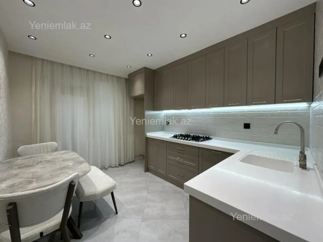 Satılır 2 otaqlı köhnə tikili 65 m²