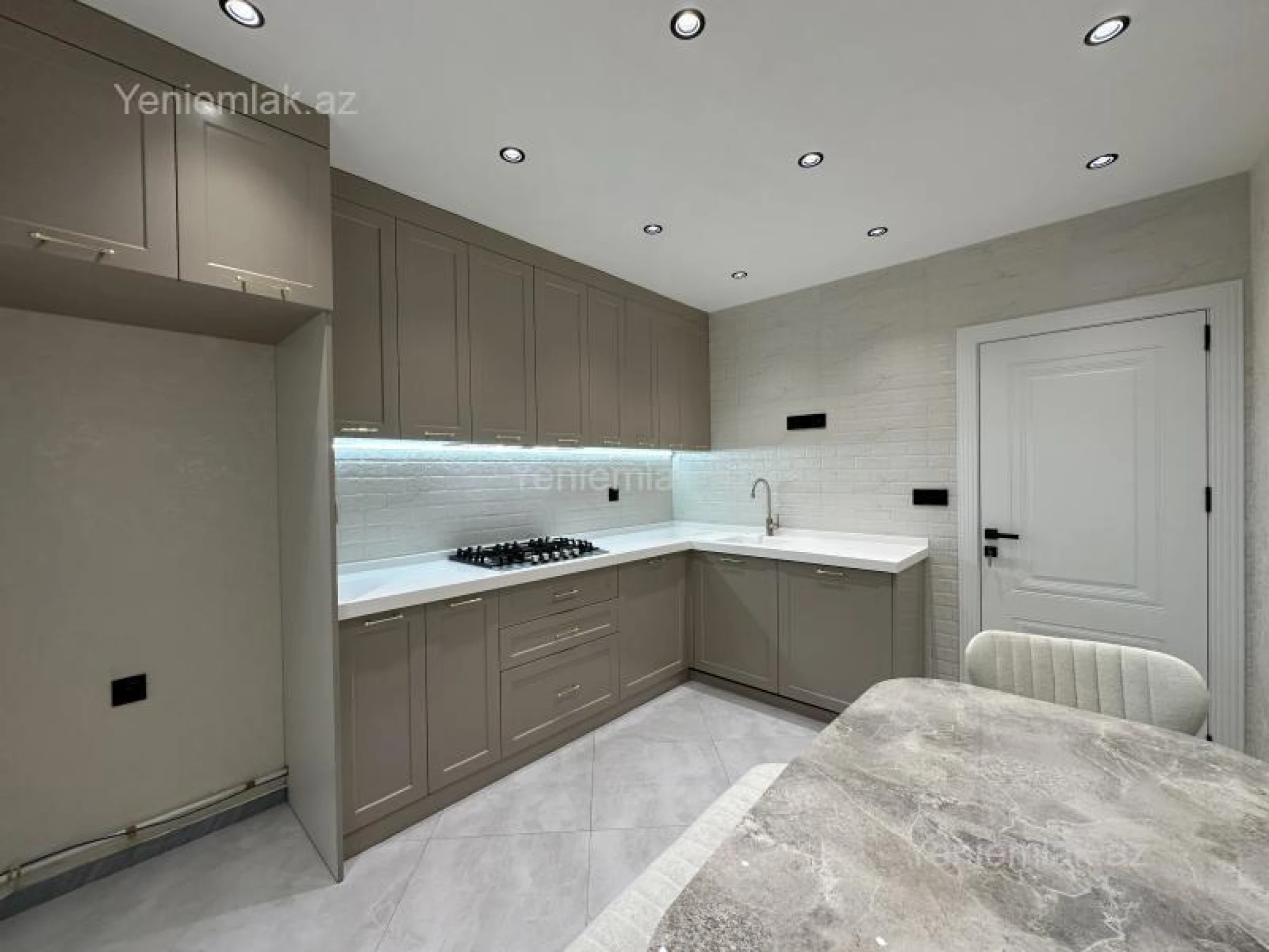 Satılır 2 otaqlı köhnə tikili 65 m²