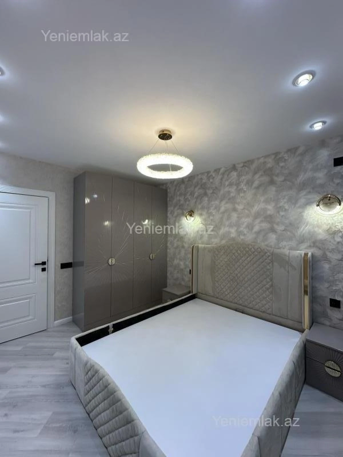 Satılır 2 otaqlı köhnə tikili 65 m²