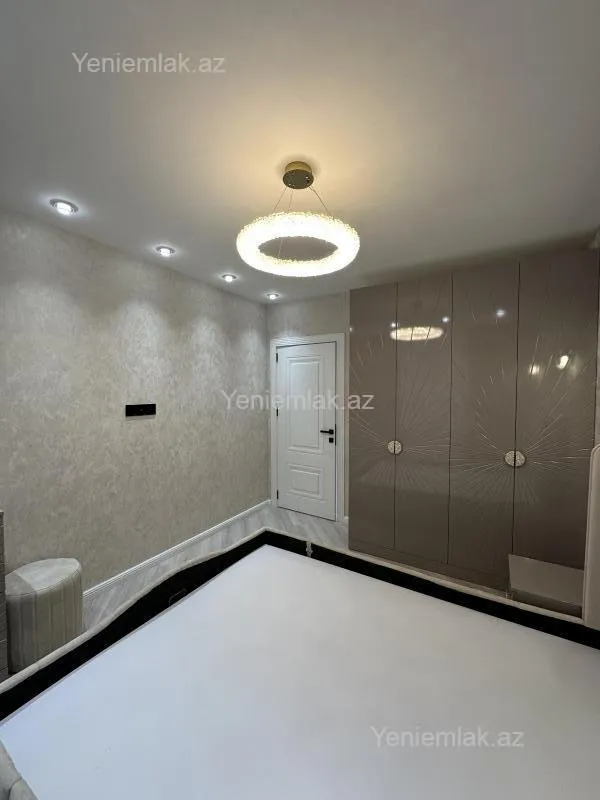 Satılır 2 otaqlı köhnə tikili 65 m²