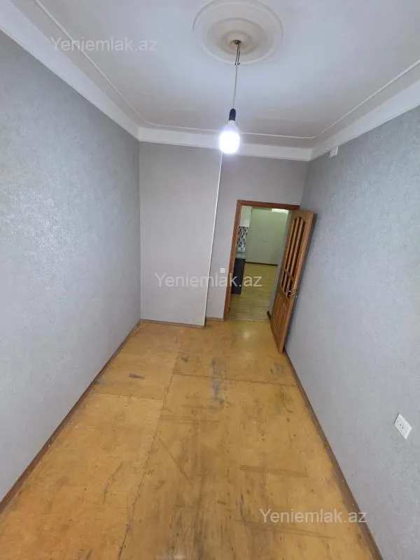 Satılır 1 otaqlı köhnə tikili 40 m²