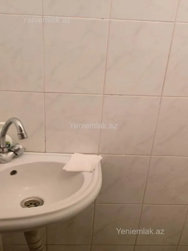 Satılır 3 otaqlı köhnə tikili 90 m²