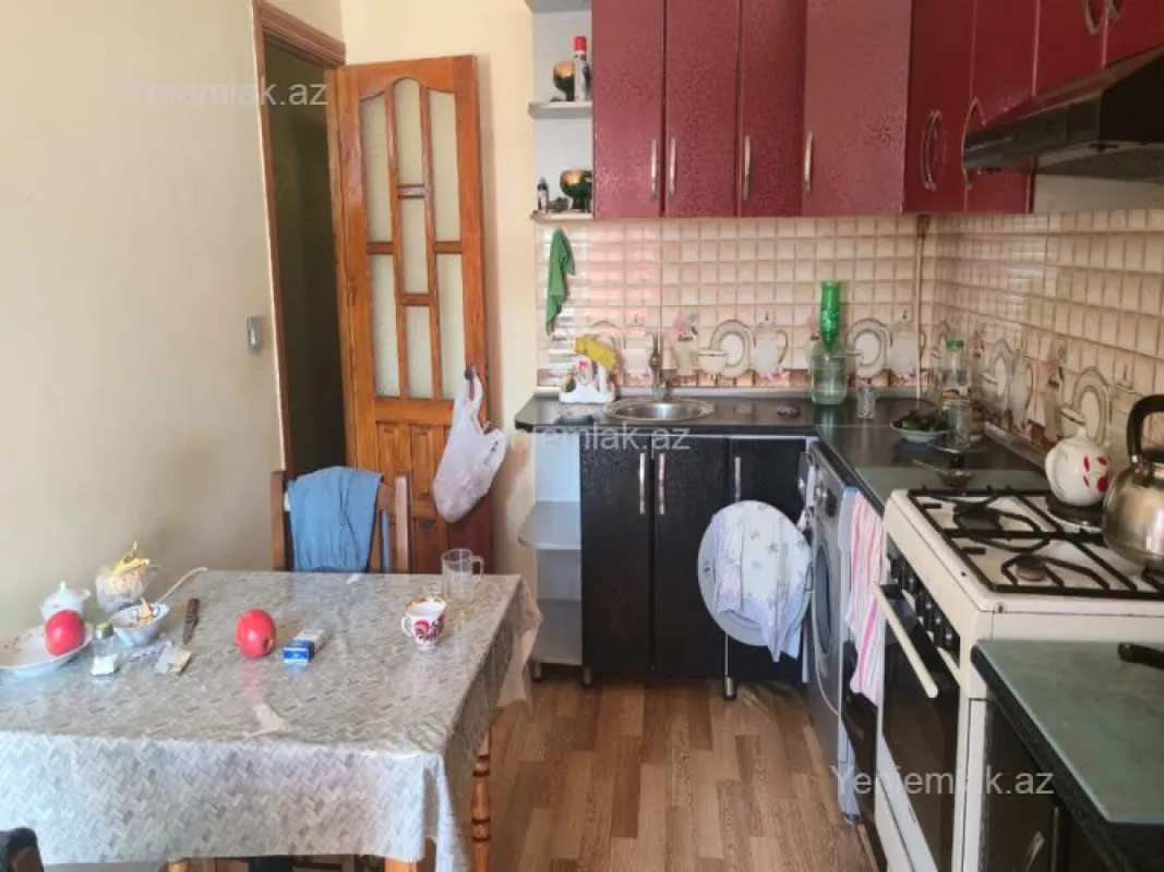 Satılır 3 otaqlı köhnə tikili 90 m²