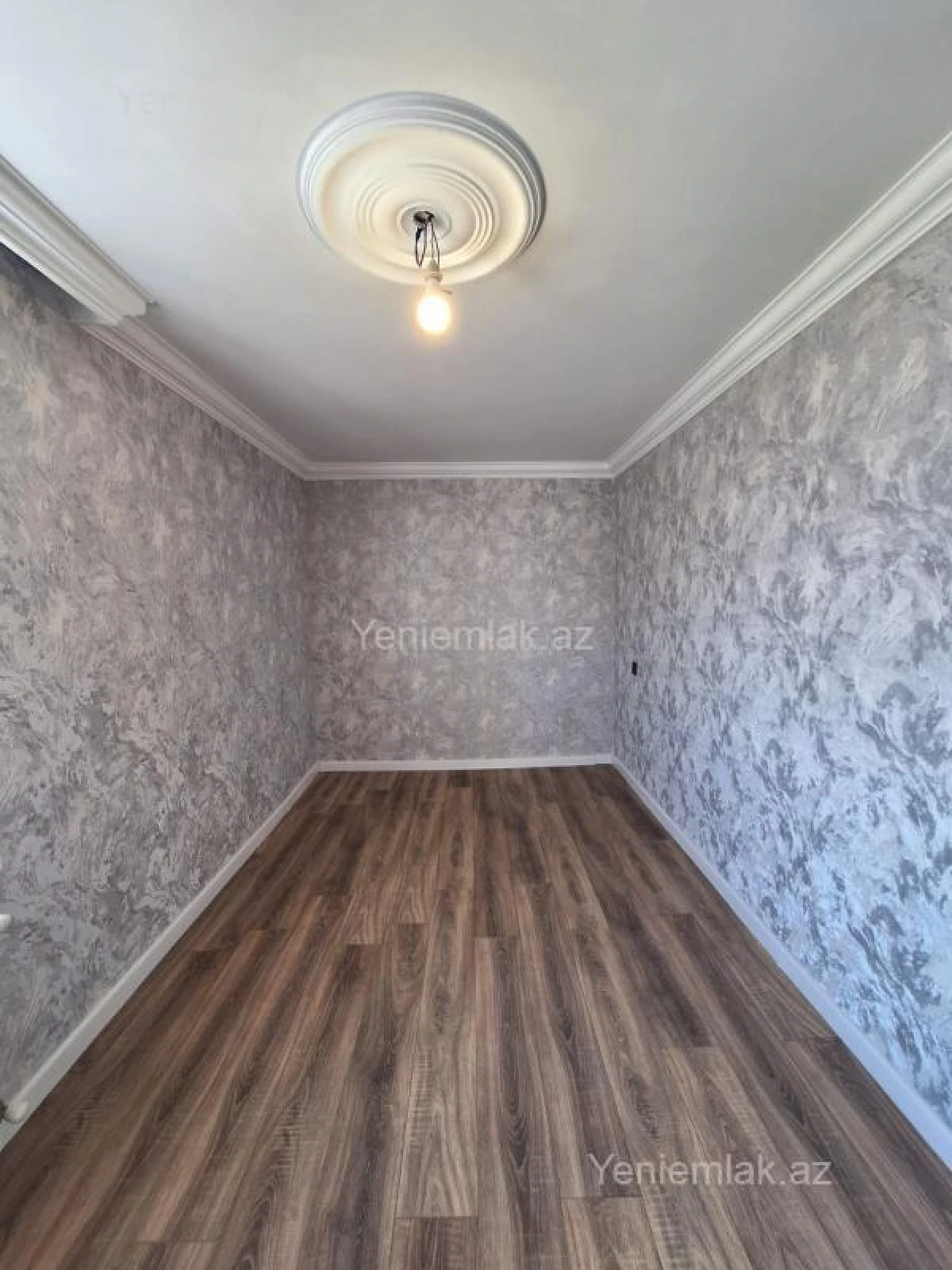 Satılır 2 otaqlı köhnə tikili 53 m²