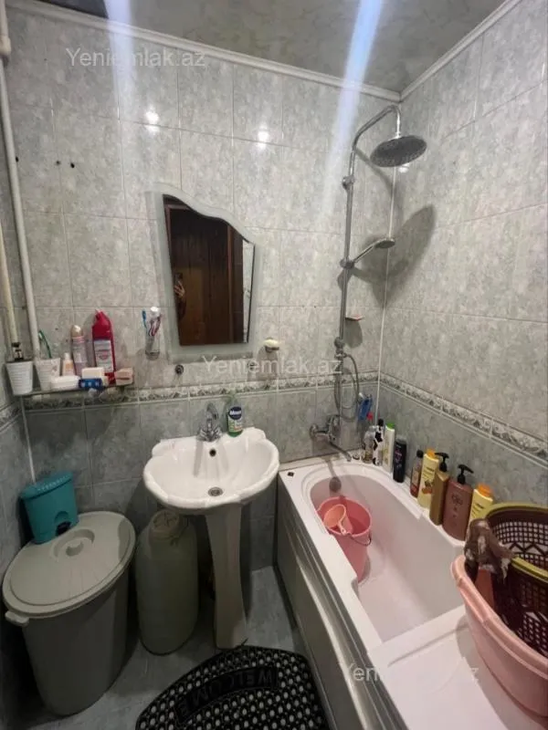 Satılır 4 otaqlı köhnə tikili 82 m²