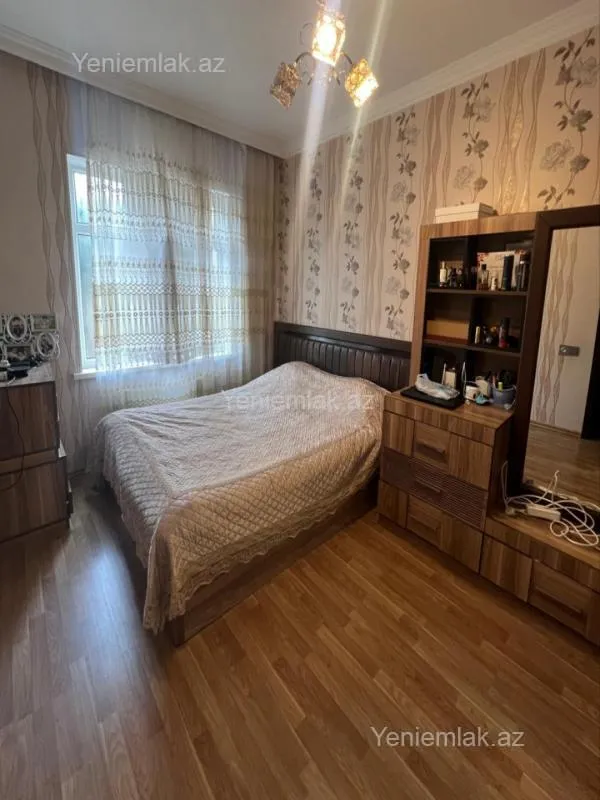 Satılır 4 otaqlı köhnə tikili 82 m²