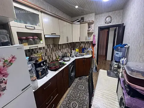 Satılır 4 otaqlı köhnə tikili 82 m²