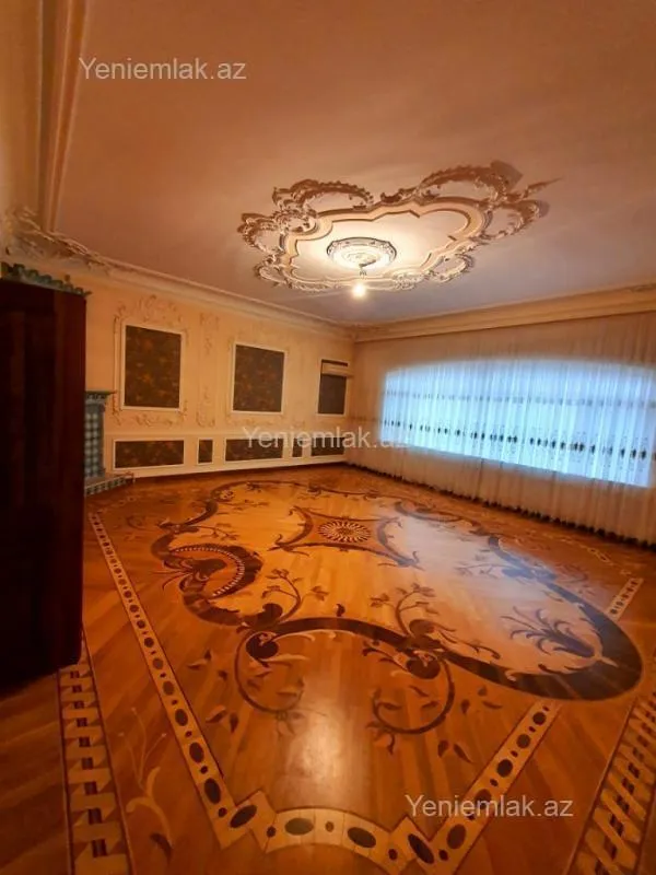 Satılır 8 otaqlı həyət evi 500 m²