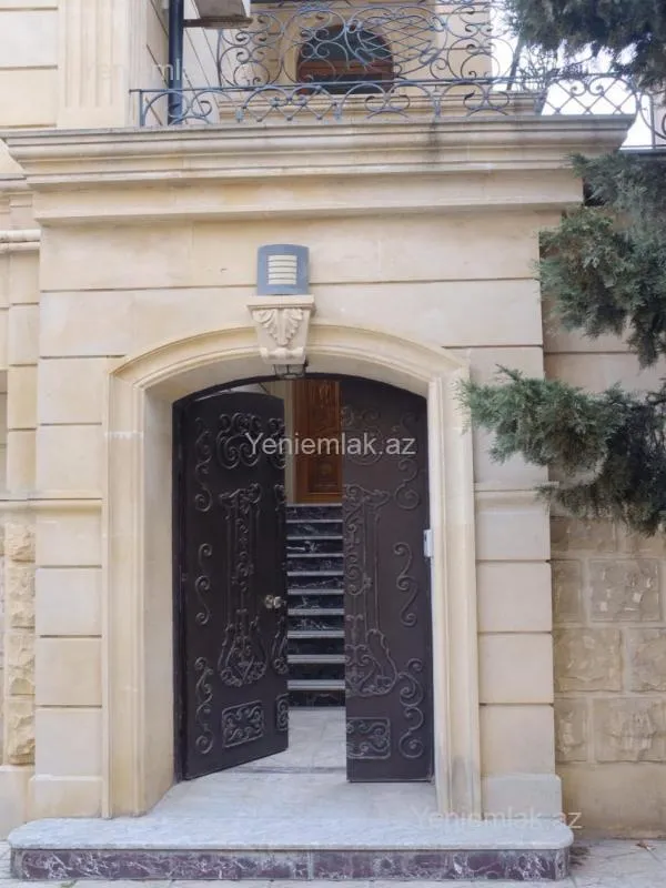 Satılır 8 otaqlı həyət evi 500 m²