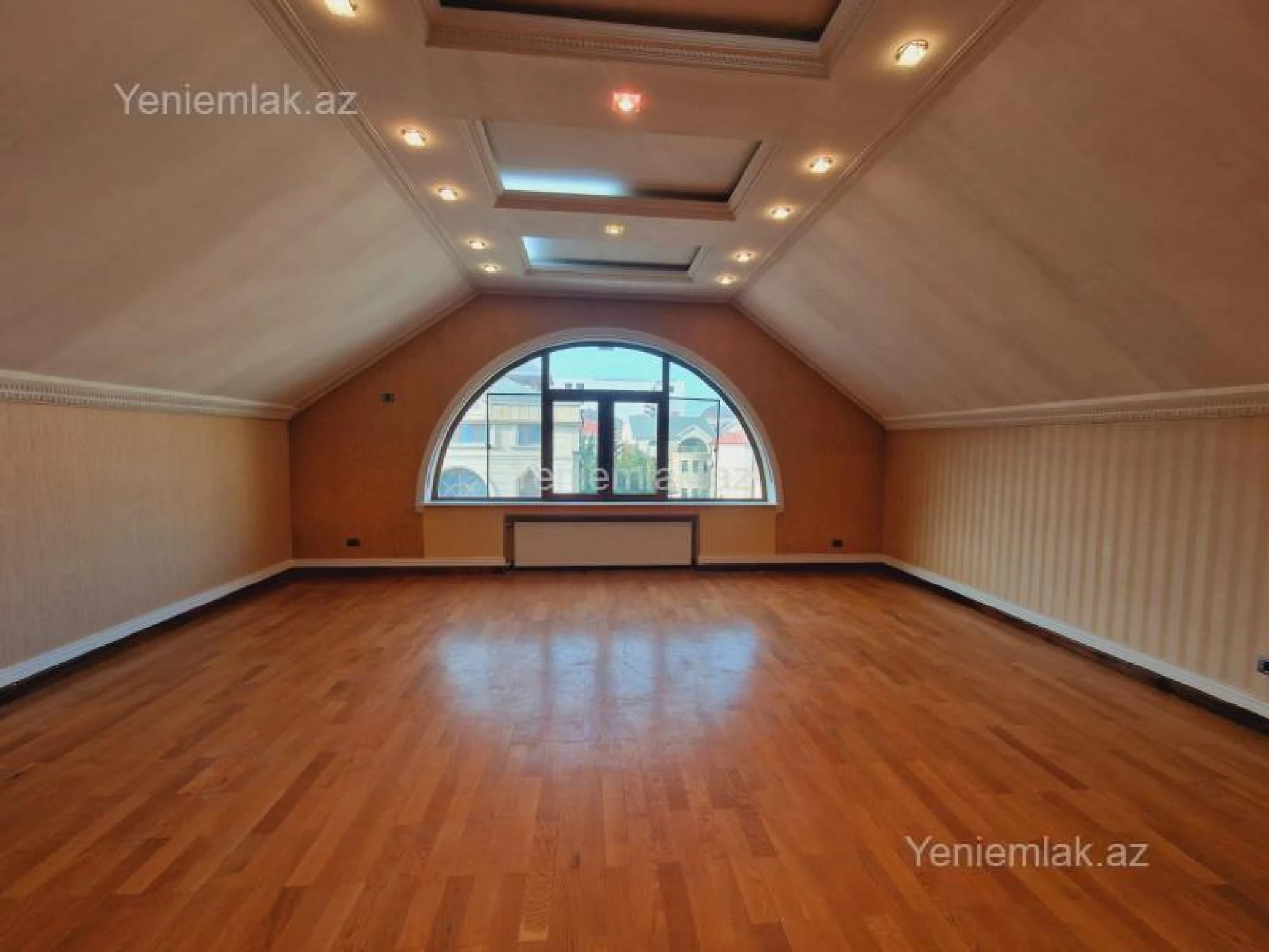 Satılır 8 otaqlı həyət evi 500 m²
