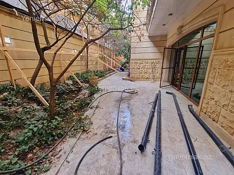 Satılır 8 otaqlı həyət evi 500 m²