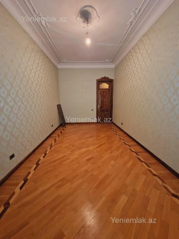 Satılır 8 otaqlı həyət evi 500 m²