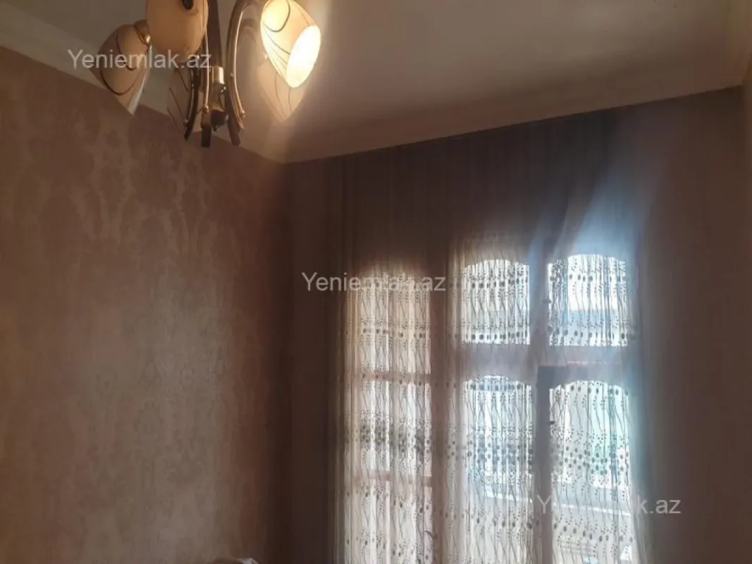 Satılır 4 otaqlı köhnə tikili 90 m²