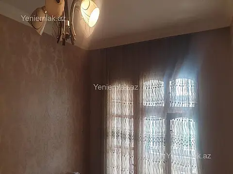 Satılır 4 otaqlı köhnə tikili 90 m²