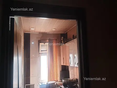 Satılır 4 otaqlı köhnə tikili 90 m²