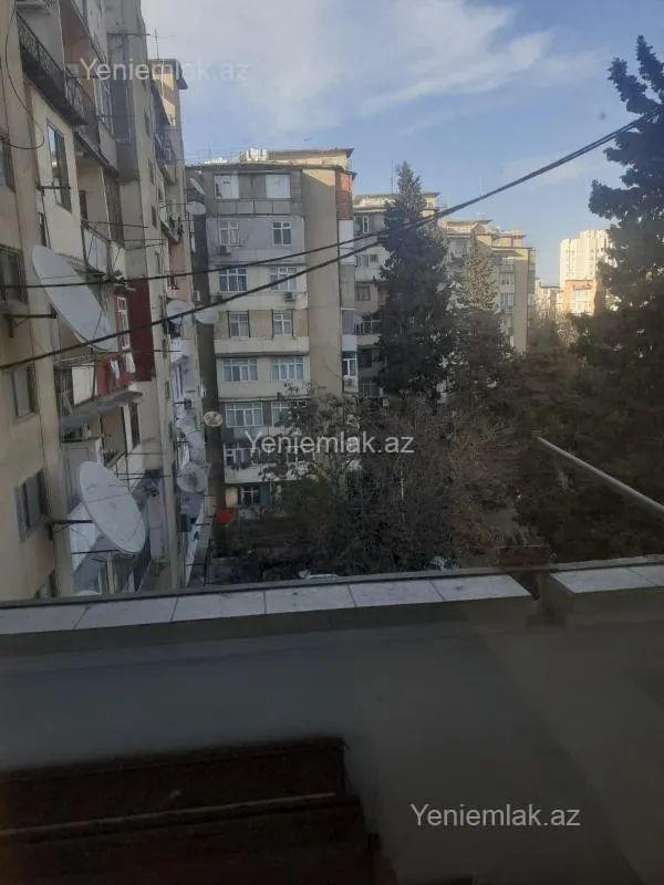 Satılır 2 otaqlı köhnə tikili 60 m²
