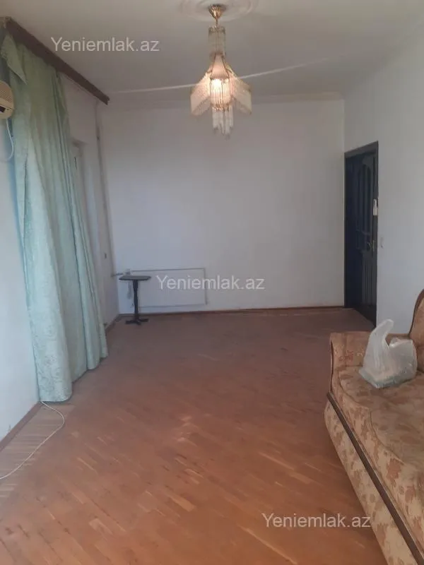 Satılır 2 otaqlı köhnə tikili 60 m²