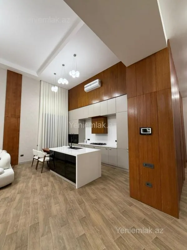 Satılır 4 otaqlı həyət evi 300 m²