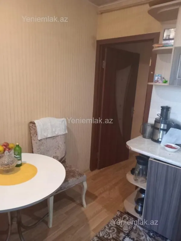 Satılır 3 otaqlı köhnə tikili 80 m²