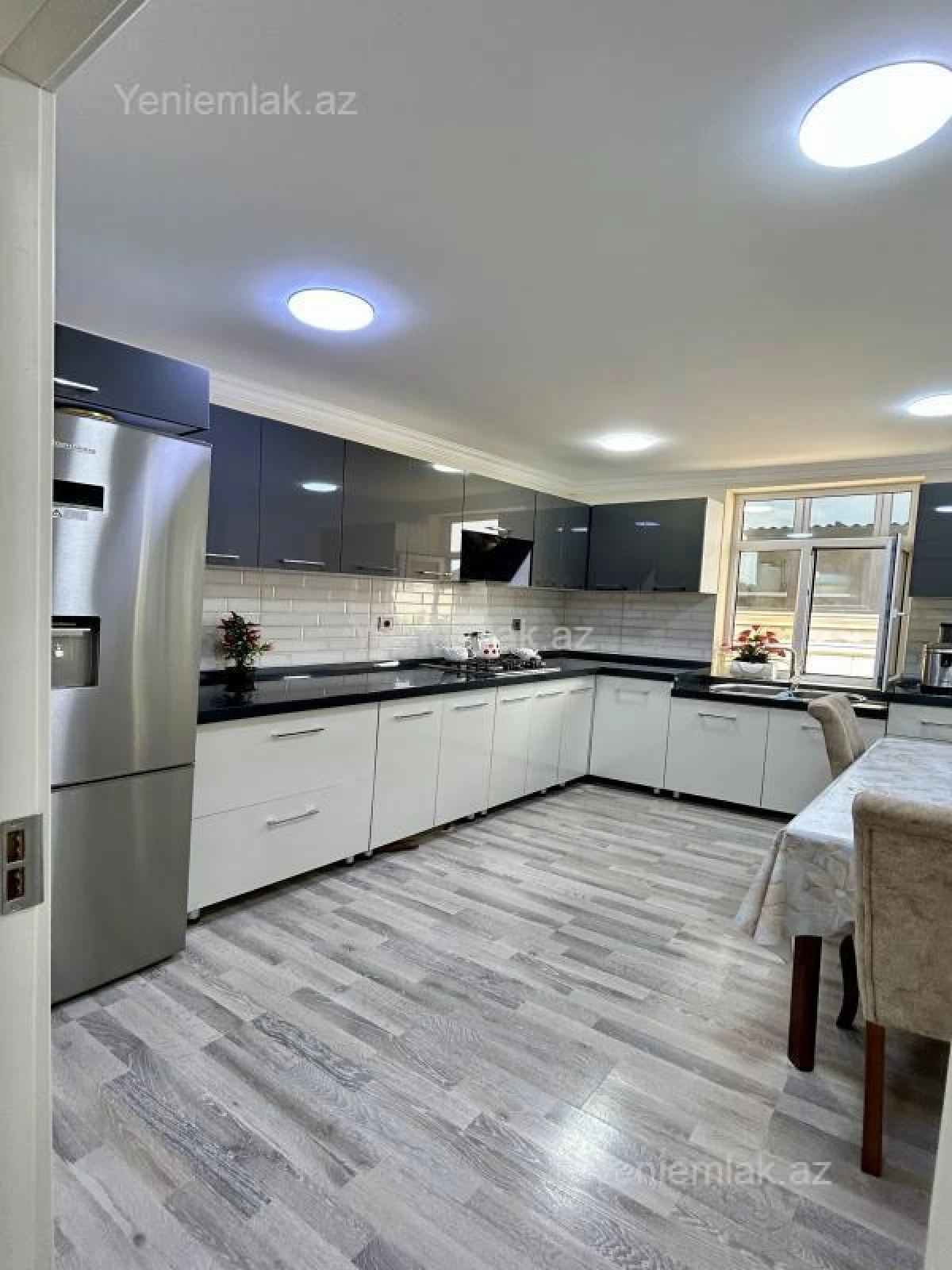 Satılır 5 otaqlı həyət evi 220 m²