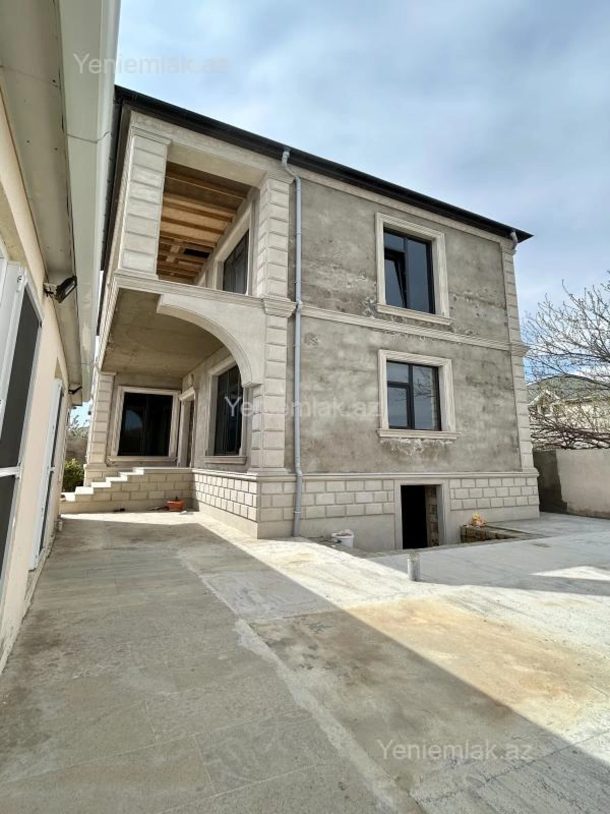 Satılır 5 otaqlı həyət evi 220 m²