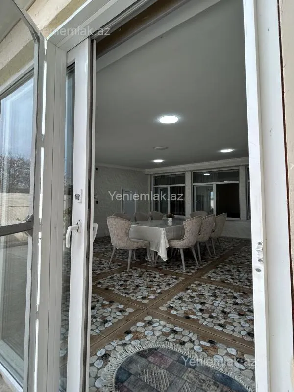 Satılır 5 otaqlı həyət evi 220 m²