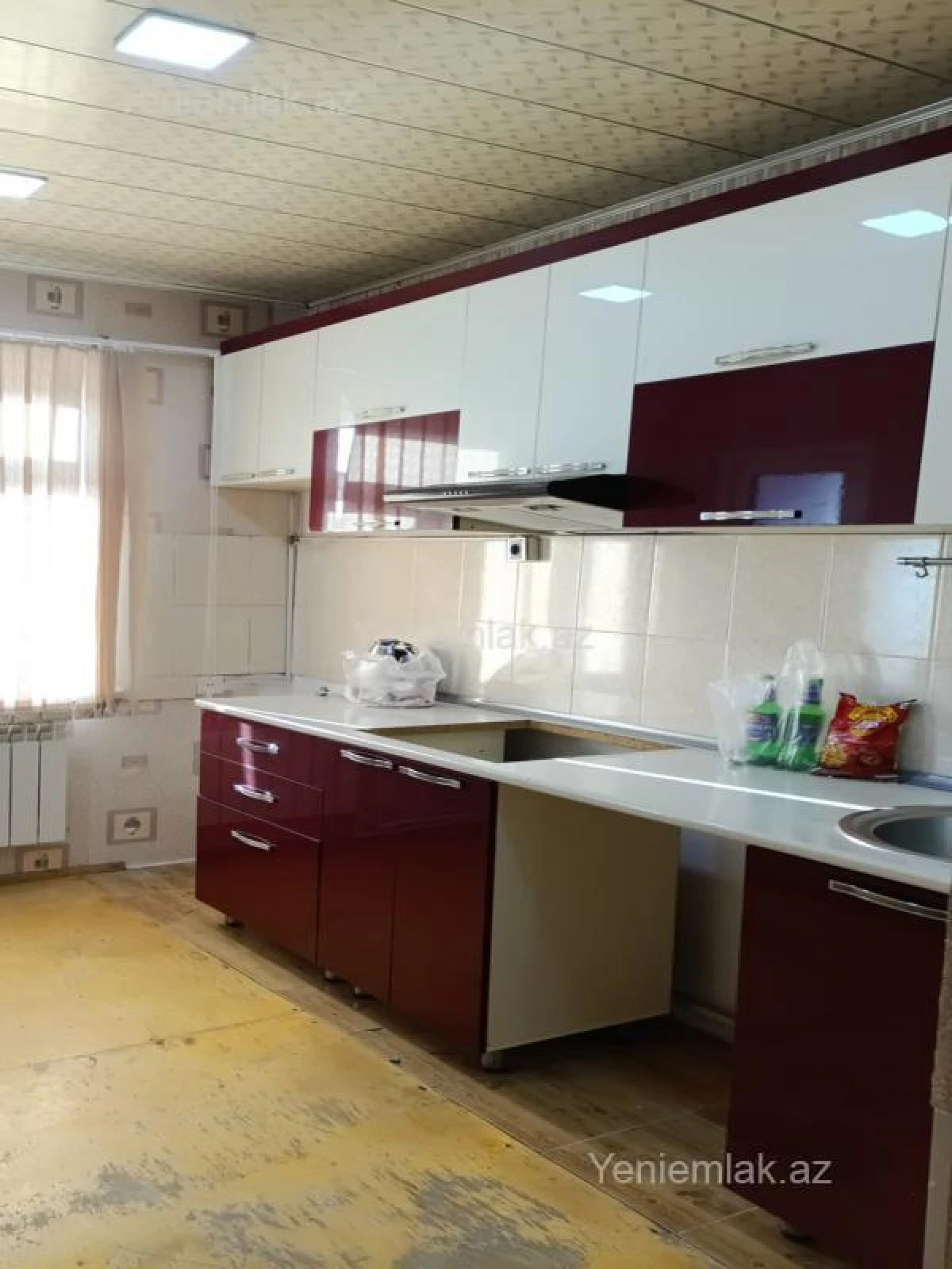 Satılır 2 otaqlı köhnə tikili 52 m²