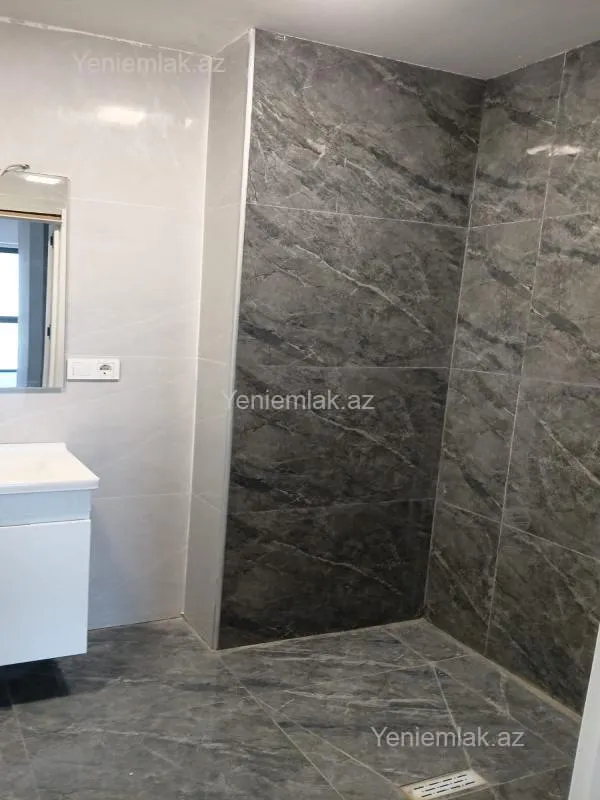 Satılır 3 otaqlı yeni tikili 80 m²