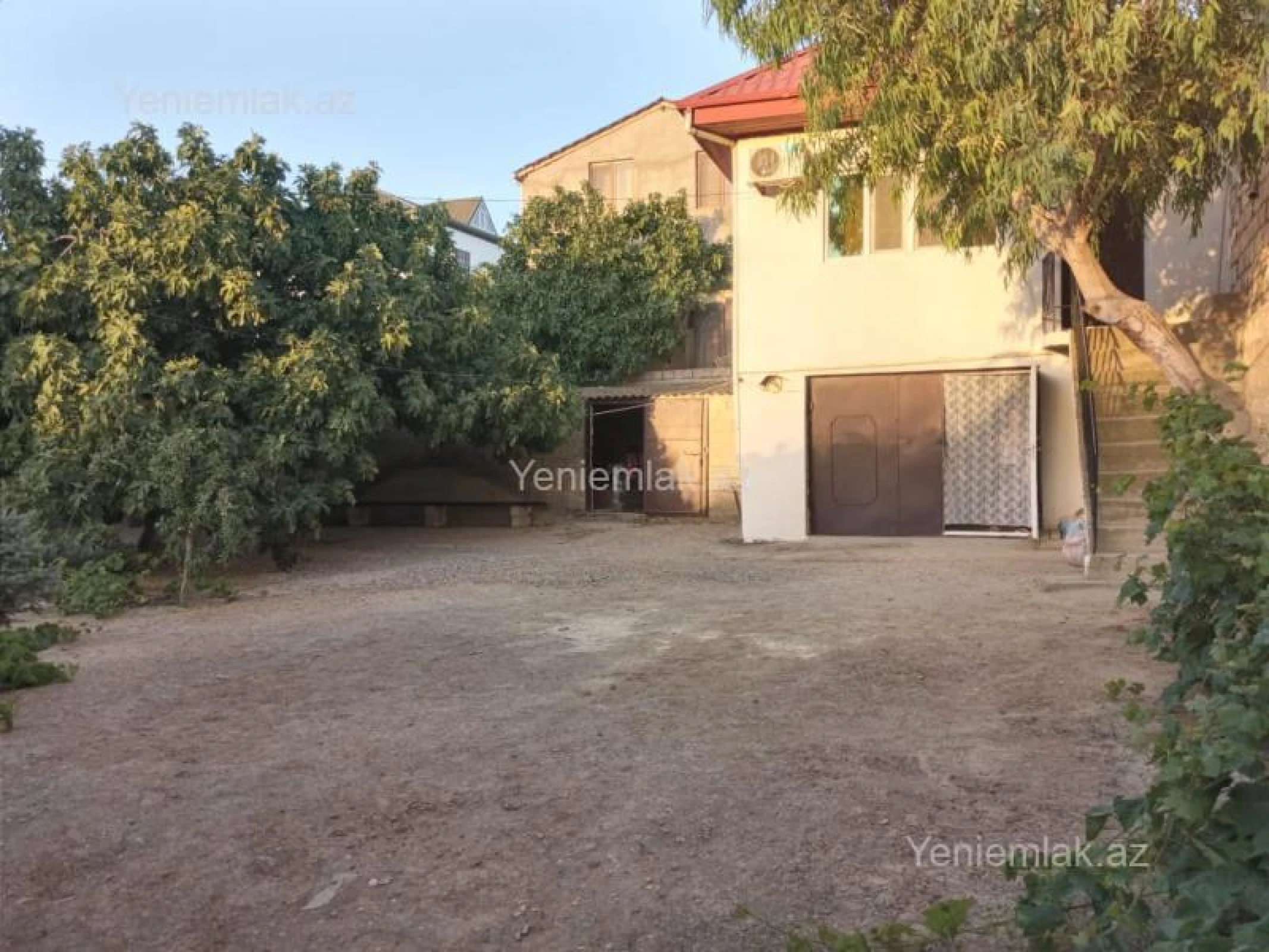 Satılır 7 otaqlı həyət evi 240 m²